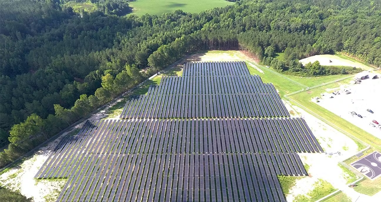 康明斯在北卡罗来纳州工厂安装大型太阳能电池阵列